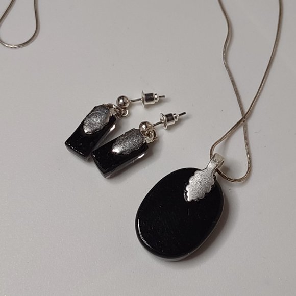 Very Awesome Colorful Plastic Necklace And Earring Set - Picture 9 of 12